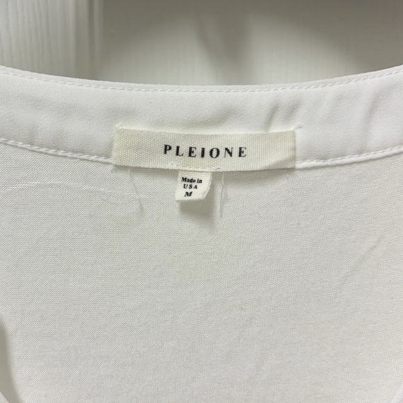 Pleione White Split-Neck Flowing Blouse - Picture 2 of 4